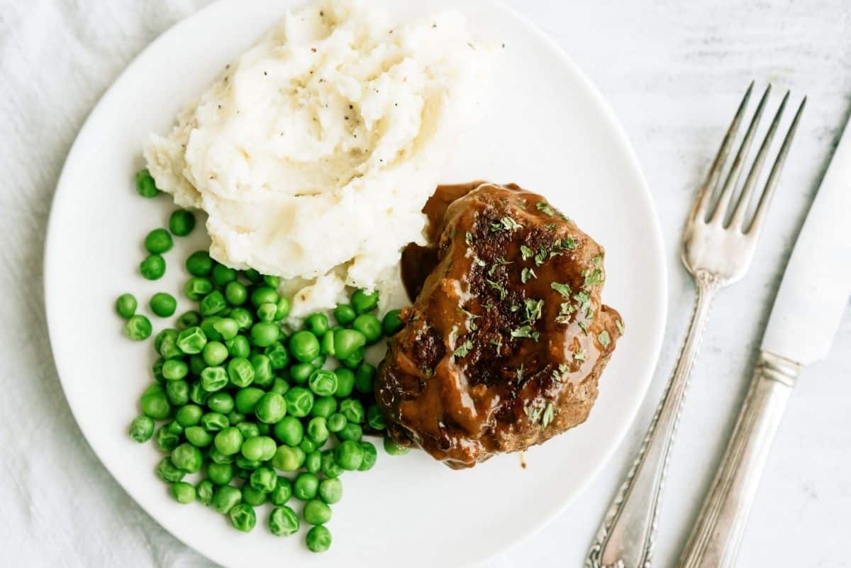 Salisbury Steak with Mashed Potatoes and Peas