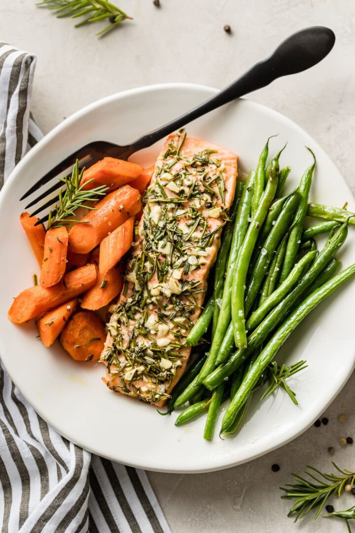 Baked Fish with Carrots and Green Beans